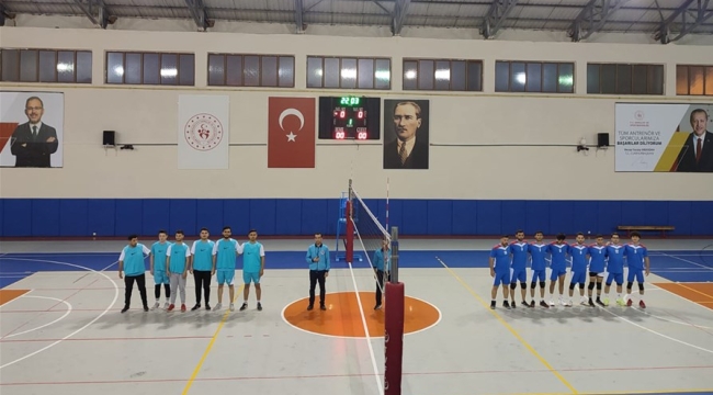 voleybol turnuvasında heyecan ilk gün maçlarıyla başladı.