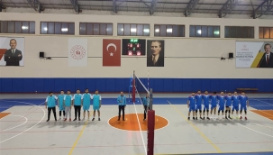voleybol turnuvasında heyecan ilk gün maçlarıyla başladı.